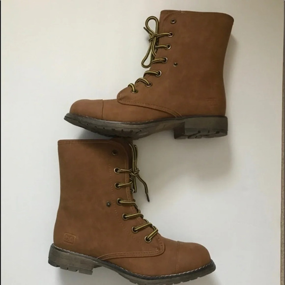 Dirty Laundry Shoes - 🍁 Cute boots 🍁